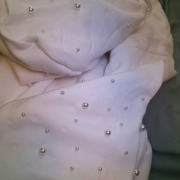 LAST 1!  Winter's dream White  Pearl Hoodie - Picture 4 of 5